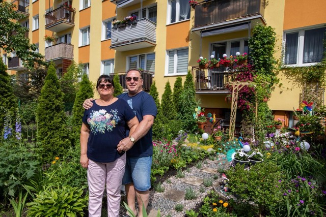 Pani Hanna Cieślewicz i jej mąż Leszek to prawdziwi pasjonaci ogrodu. Jak podkreślają, przynosi im on ogromną radość i spokój.