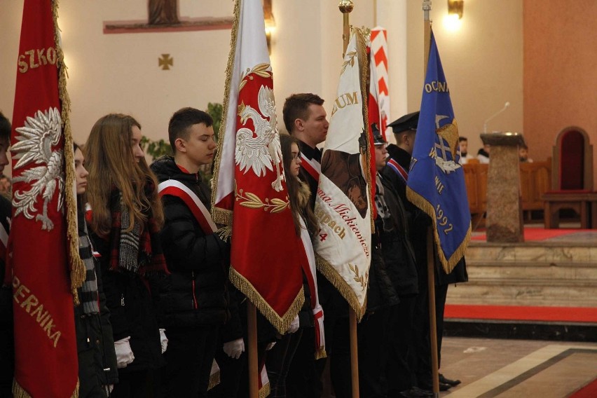 Przedstawiciele służb mundurowych i łapskich władz...