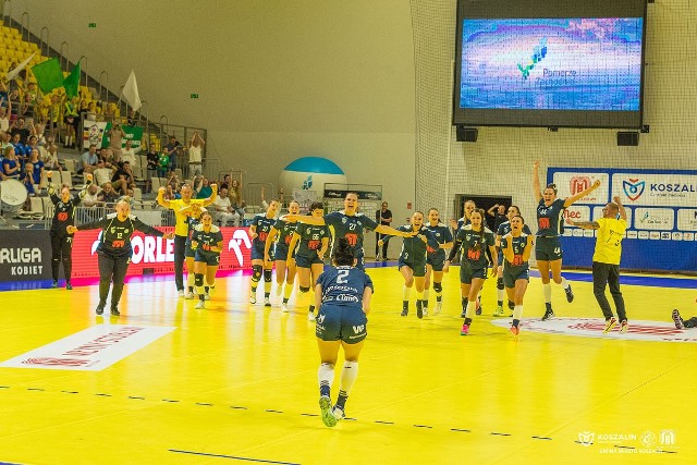 Mecz pomiędzy Młynami Stoisław Koszalin, a ekipą Handball JKS Jarosław rozegrany w sobotę w hali widowiskowo-sportowej w regulaminowym czasie zakończył się remisem 17:17.