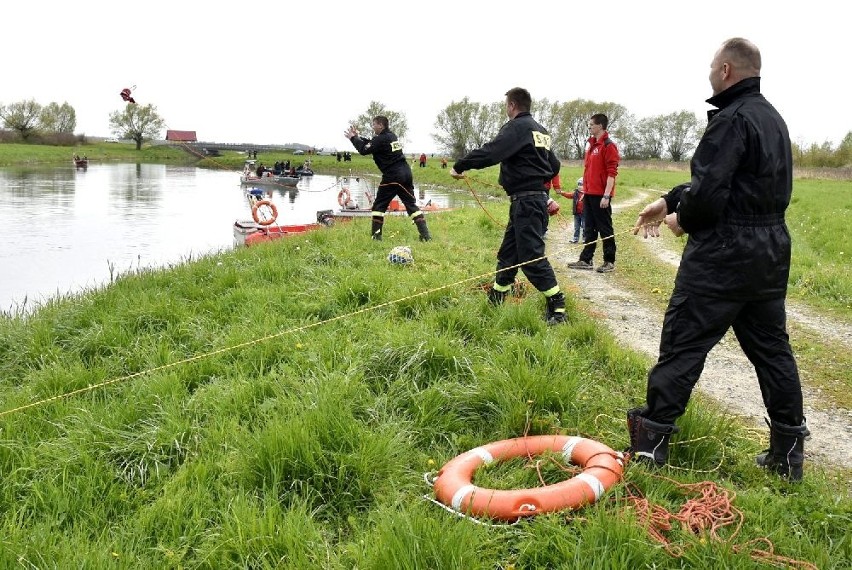 Ratownicy ćwiczyli na Jeziorze Tarnobrzeskim