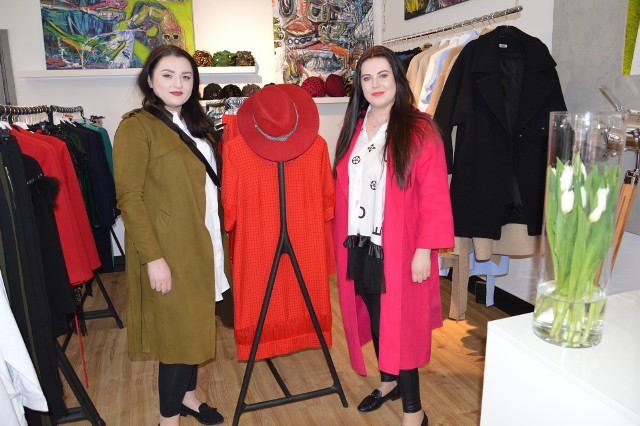 Siostry Ewelina Kowal i Justyna Walczak w butiku Ewy Zbaraszewskiej  Art Moda Polscy Projektanci w Stalowej Woli