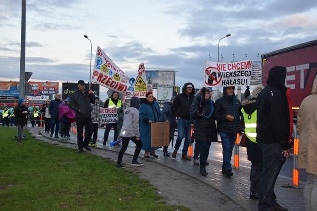 Lotnisko chce mieć nowy pas, mieszkańcy protestują [WIDEO]