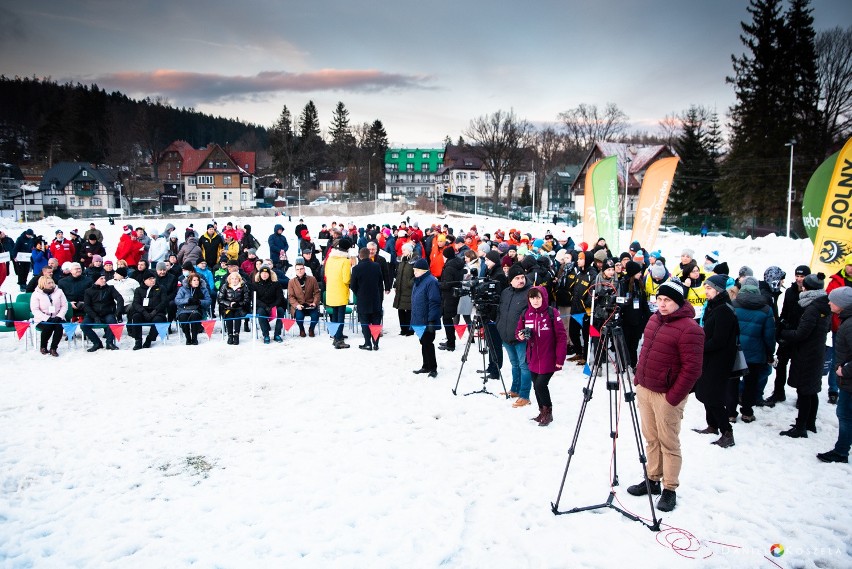 Znicz już płonie! [ZDJĘCIA] Zimowa Ogólnopolska Olimpiada Młodzieży 2022 oficjalnie otwarta w Szklarskiej Porębie