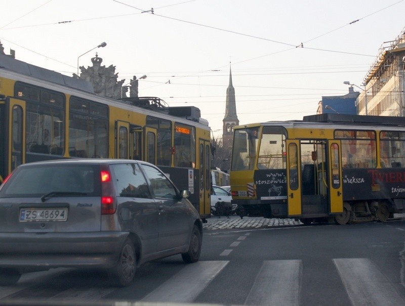 Tramwaj wypadł z torów przy Bramie Portowej