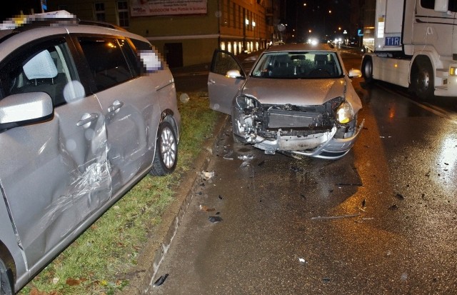 W piątek (13 grudnia) przed godziną 18 doszło do kolizji na ulicy Kopernika w Słupsku. Kierujący osobowym VW, wymusił pierwszeństwo przejazdu na jadącej taksówce z ul. Grodzkiej w ul. Kopernika. Nikt nie ucierpiał w zdarzeniu. Kierowcy byli trzeźwi. 