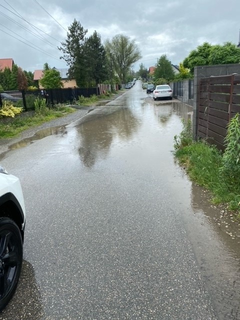 Kraków. Te ulice regularnie nawiedza potop. Winna studzienka, pomocy brak 