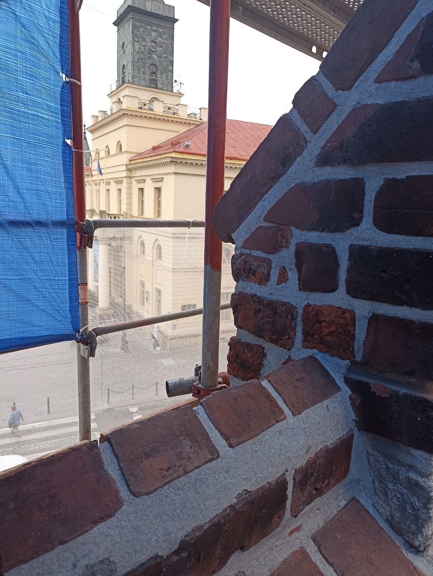Ważny zabytek Lublina ukryty pod rusztowaniem. Brama Krakowska zyska nowe życie
