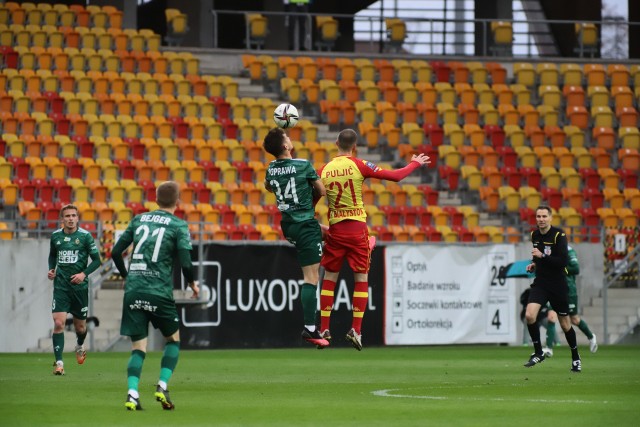 Śląsk Wrocław w piątek o godz. 20:30 podejmie Jagiellonię Białystok w meczu 14. kolejki PKO Ekstraklasy. Wygląda na to, że trener Jacek Magiera może dokonać drobnych korekt w składzie po ostatniej porażce z Bruk-Bet Termalicą Nieciecza. Oto przewidywany skład WKS-u na to spotkanie. WAŻNE! Do kolejnych piłkarzy można przejść za pomocą gestów lub strzałek