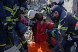 Mikołajów: Ze zbombardowanych przez Rosjan koszar ratownicy wyciągają kolejne ciała