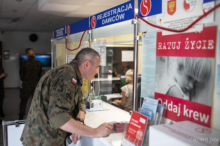 Świętokrzyscy terytorialsi podzielili się cennym darem. Zobacz zdjęcia z akcji krwiodawstwa