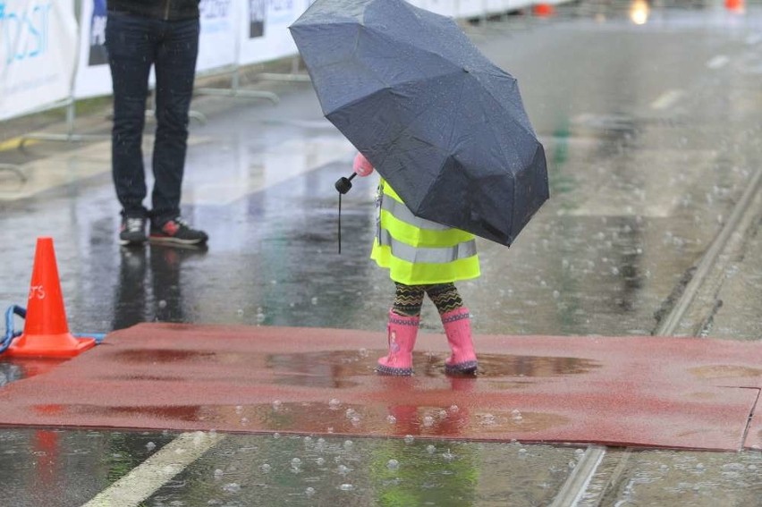 9. Poznań Półmaraton 2016. Zdjęcia zawodników i publiczności