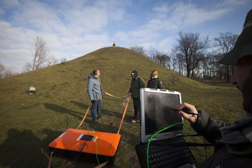 Archeolodzy badają Kopiec Wandy w Nowej Hucie