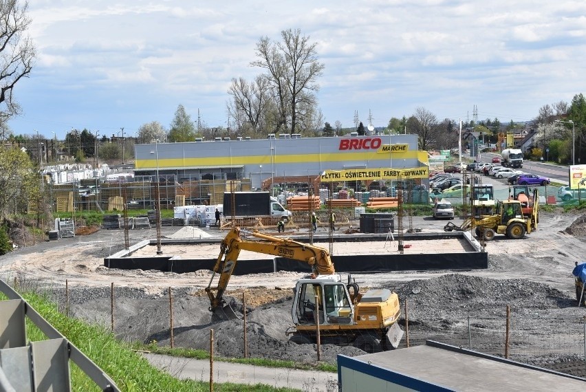 Budowa baru sieci Burger King przy ul. Konopnickiej...