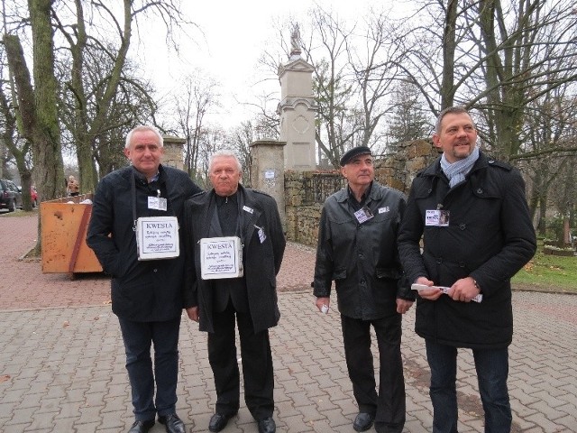 Od lewej stoją: Mirosław Malinowski, Jerzy Palusiński, Ryszard Hyb, Tomasz Domaradzki.