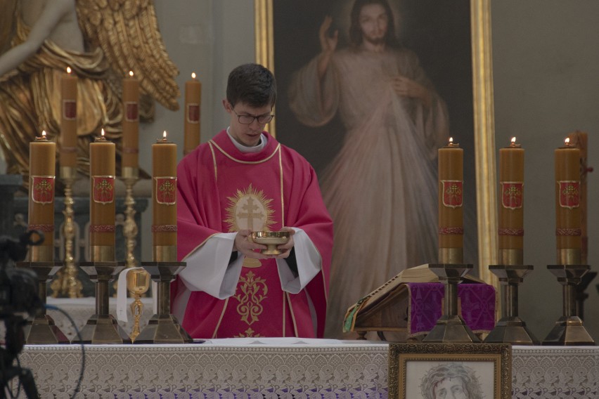 Zobacz mszę świętą z najstarszego polskiego sanktuarium na Świętym Krzyżu. Niedziela, 22 marca [ZAPIS TRANSMISJI LIVE]