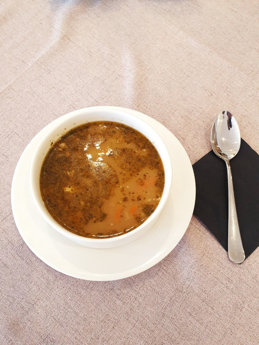 Flaki to tradycyjna, lubiana gęsta zupa.