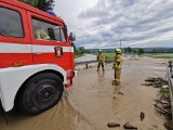 Dramat na Podkapraciu. Mnóstwo ludzi potrzebuje pomocy. Woda zalała ulice, domy i ogrody. Ewakuowano 123 osoby