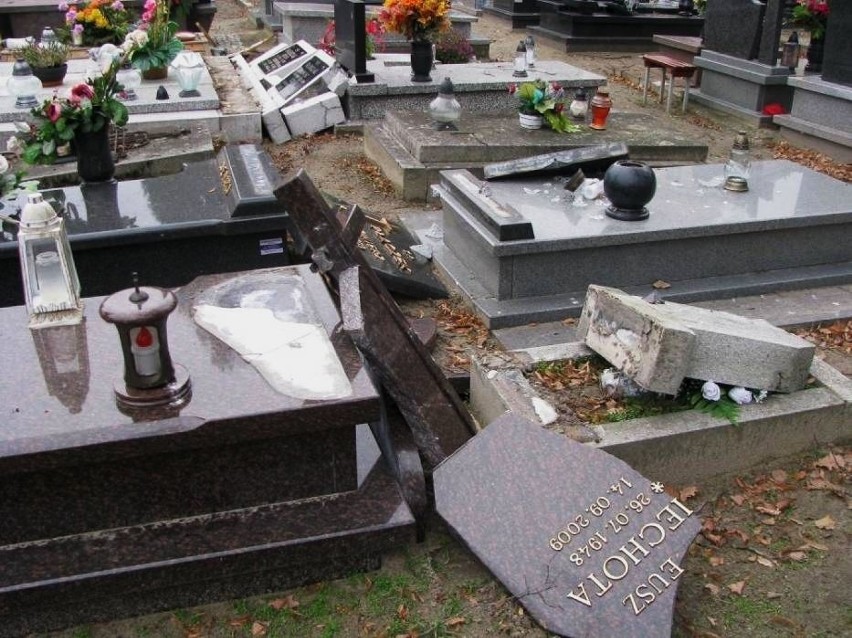 Zdewastowali groby na zabytkowym cmentarzu w Ostrowie...