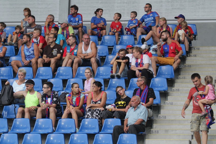 Piast Gliwice – Zagłębie Lubin 2:1. Przy Okrzei nadal kibicują bez „młyna” ZDJĘCIA KIBICÓW