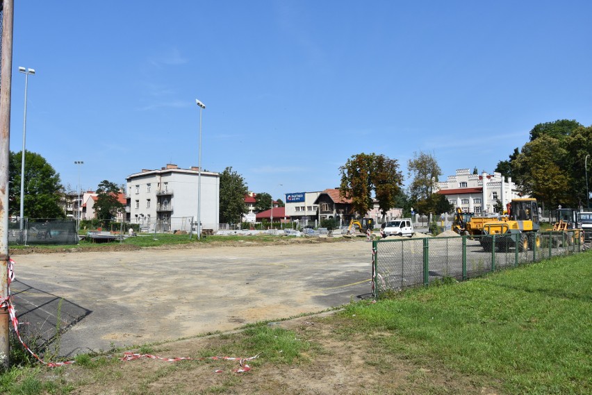 Tarnów. Skejciarze w wakacje musieli ustąpić miejsca budowie parkingu