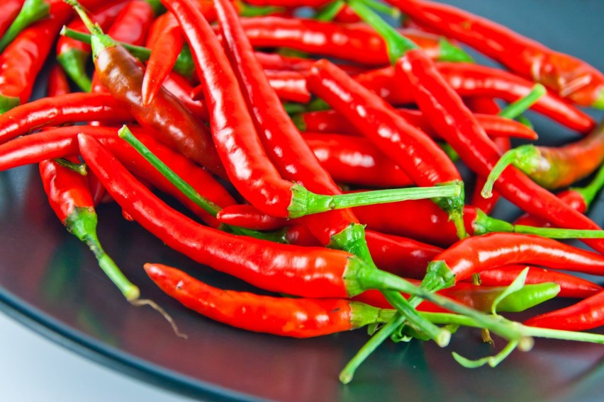 Palący składniki papryczek chili (Capsicum) w postaci...