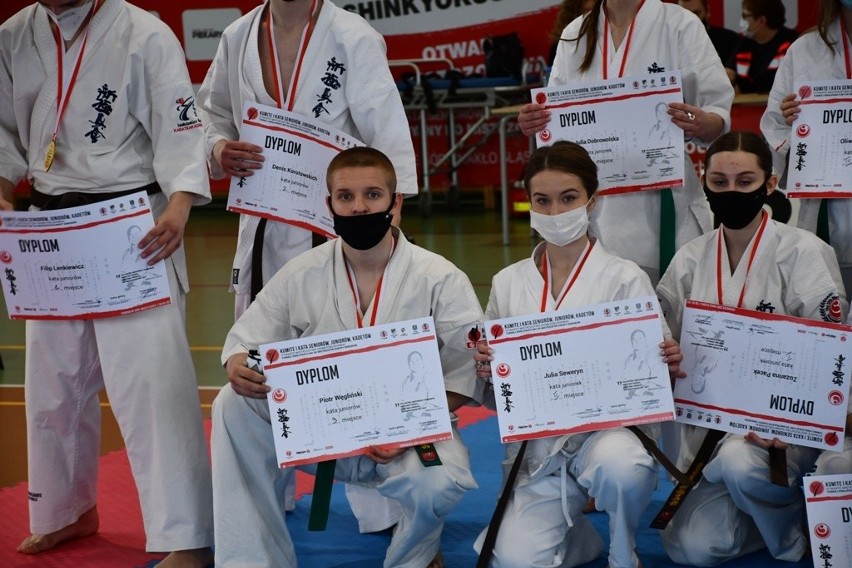 Medalowy start zawodników Klubu Karate Morawica. Trener Andrzej Horna ma powody do satysfakcji [ZDJĘCIA]