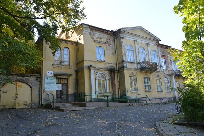 Zabytkowy pałacyk z przychodnią w Kielcach zostanie sprzedany i wyremontowany?