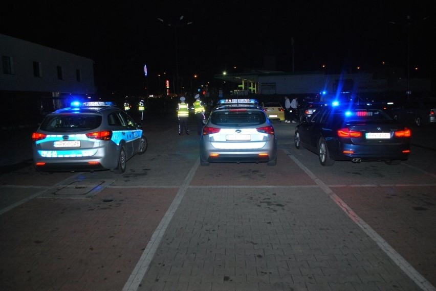Nocna akcja policji w Przemyślu wymierzona w piratów drogowych. Skontrolowano 22 kierowców