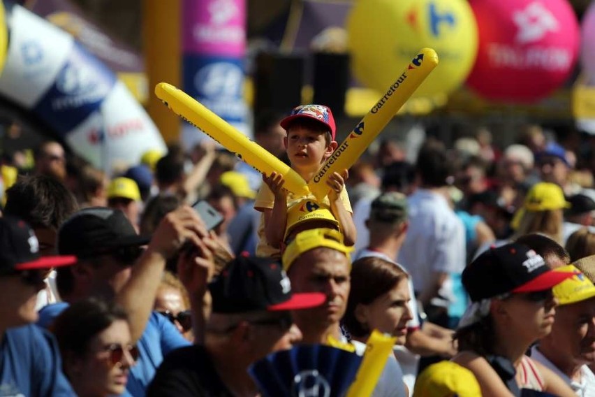 Tour de Pologne 2018 wystartował. Kolarze pojechali wokół Krakowa [ZDJĘCIA ZE STARTU]