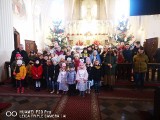 Noworoczny koncert kolęd połączony z Jasełkami w kościele Górach. Dzieci pięknie wystąpiły (WIDEO, ZDJĘCIA)