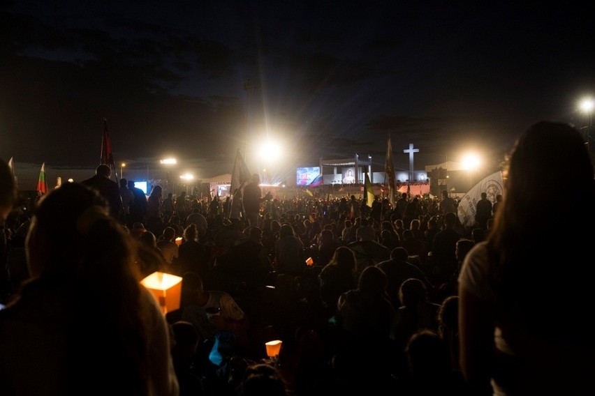 ŚDM 2016. Nocne czuwanie w Brzegach [WIDEO, ZDJĘCIA]