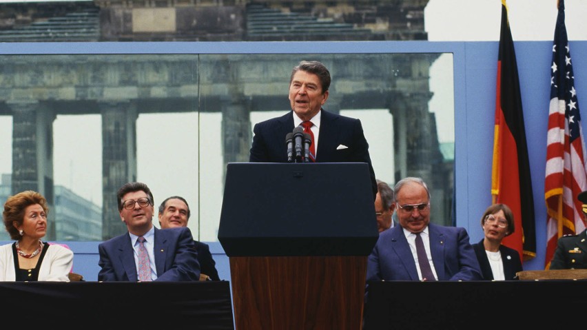Słynne przemówienie Ronalda Reagana przy Bramie...