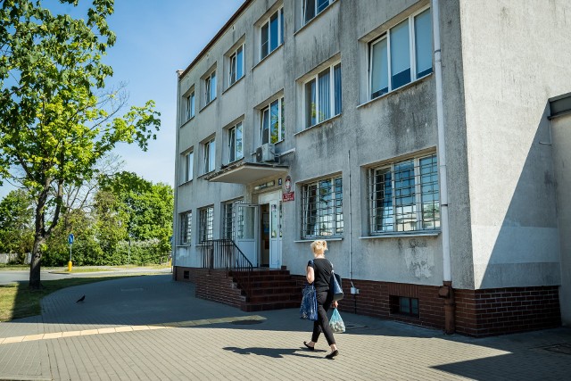 Znowu zaczęło być niespokojnie w Komisariacie Policji Bydgoszcz-Błonie. Niespodziewane odwołanie zastępcy komendanta, kilkunastu policjantów na zwolnieniach lekarskich, w tym jeden, ze złamaną ręką - zdegradowany po 20 latach służby w wydziale kryminalnym do służby patrolowej.