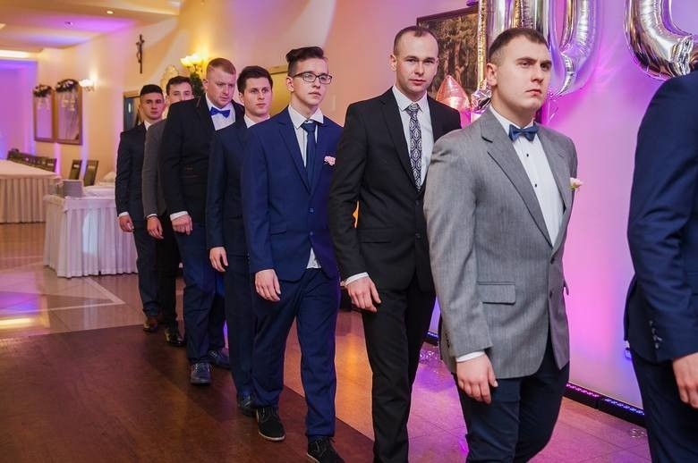 Studniówka 2020 Nowy Sącz. Oto sądeccy Misterzy studniówek. Sympatyczni i eleganccy [ZDJĘCIA]