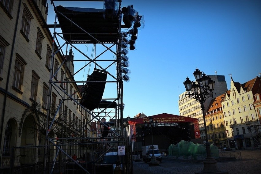 Rynek gotowy na sylwestra. Bardzo mało miejsca [ZDJĘCIA]