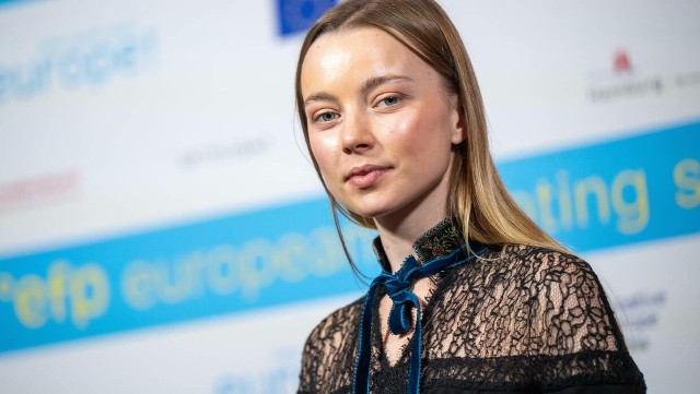 W ostatnich dniach Kamila Urzędowska odebrała prestiżową nagrodę European Shooting Stars na festiwalu Berlinale 2024. Zobacz w galerii jak żyje aktorka