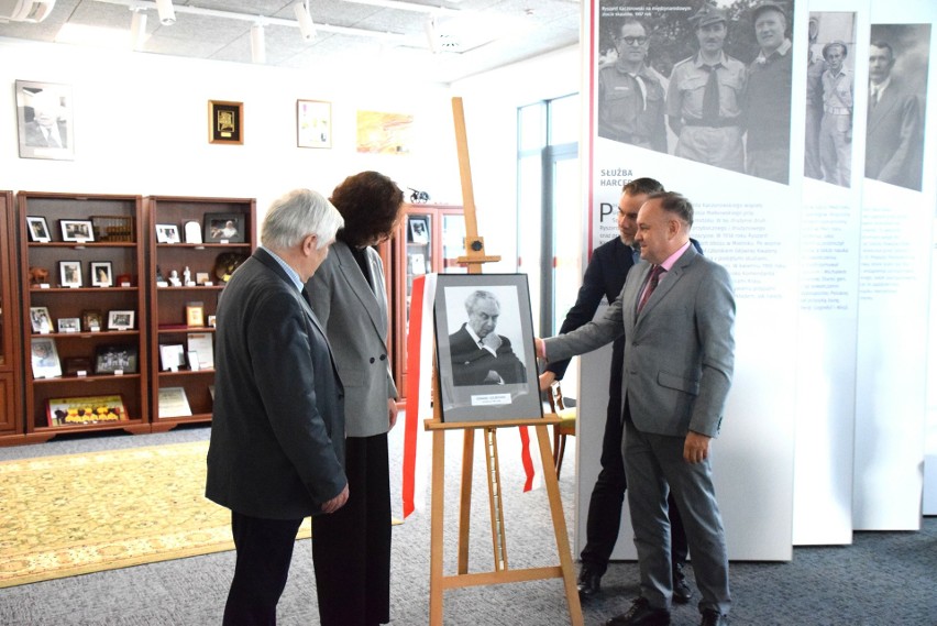 104. urodziny Ryszarda Kaczorowskiego. W gabinecie ostatniego Prezydenta RP na Uchodźstwie pojawił się portret prof. Szczepanika
