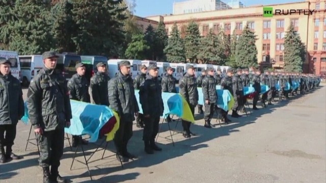 Konflikt na Ukrainie: Masowy pogrzeb nieznanych żołnierzy w Dniepropietrowsku