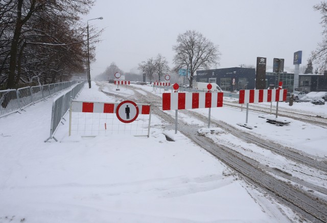 W sobotę, 30 stycznia, wiadukt przy ulicy Struga/Kozienickiej został zamknięty dla samochodów. Konstrukcja zostanie całkowicie zburzona.