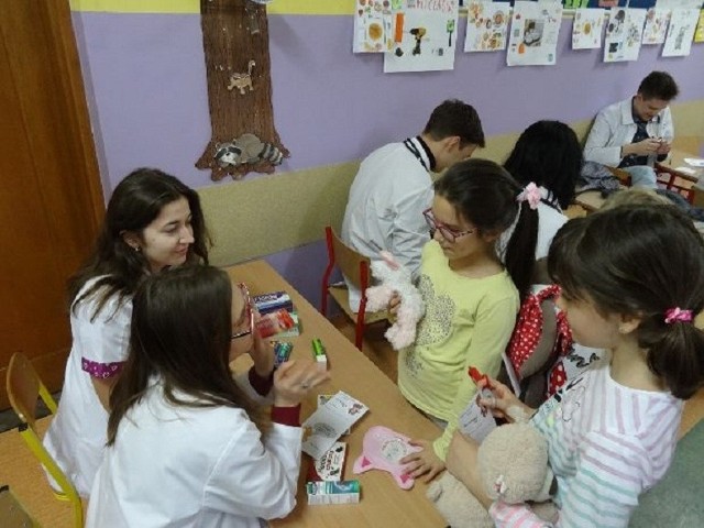 "Szpital Pluszowego Misia" pomaga dzieciom oswoić się z badaniami lekarskimi