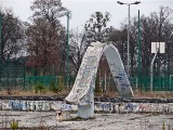 Otwarty basen miejski w Bydgoszczy popada w ruinę [zdjęcia]