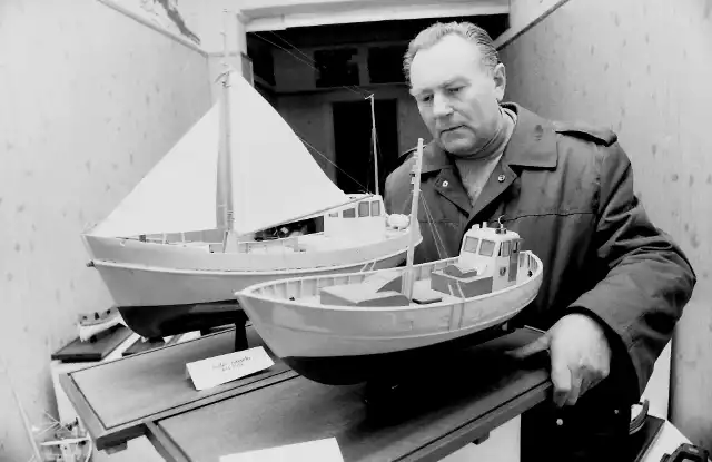 Stoczniowiec Mieczysław Motyka zaprezentował modele kutrów rybackich KU-135 oraz KU-160Ł, produkowanych na przełomie lat 40. i 50. minionego stulecia w Stoczni „Ustka”