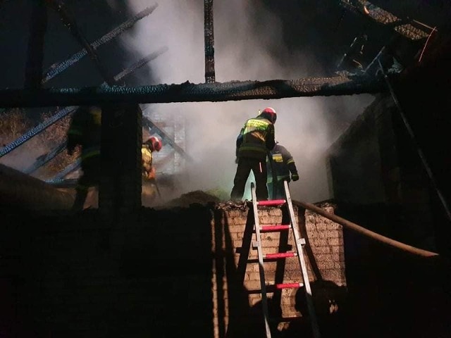 W sobotę straż pożarna w Przeworsku odebrała zgłoszenie o pożarze budynku gospodarczego w miejscowości Studzian. Na miejsce zadysponowano kilka zastępów PSP i OSP. Nikt nie został ranny!