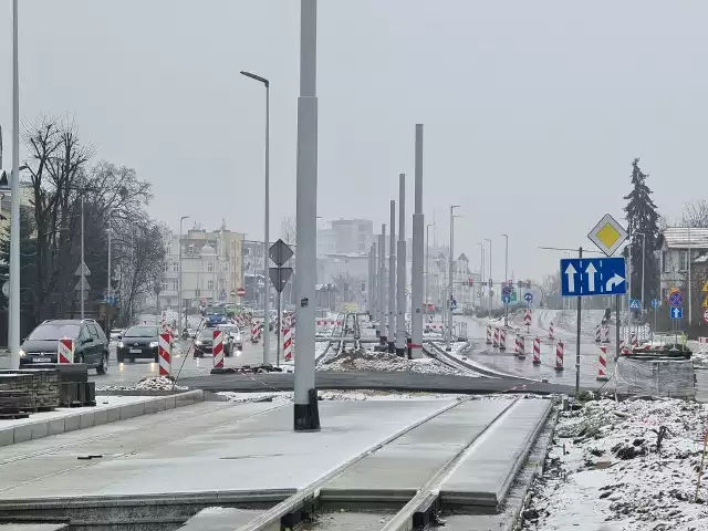 Od poniedziałku 13 marca kierowcy jadący Szosą Chełmińską od strony Wrzosów i chcący skręcić w lewo w trasę średnicową będą przejeżdżać przez specjalną przewiązkę stworzoną od jego południowej strony