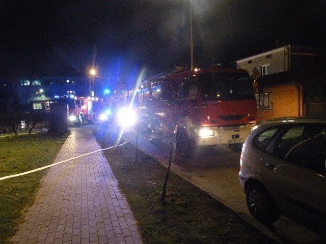 Zwoleń. Ćwiczenia strażaków z komendy powiatowej i ochotników na ulicach w centrum Zwolenia