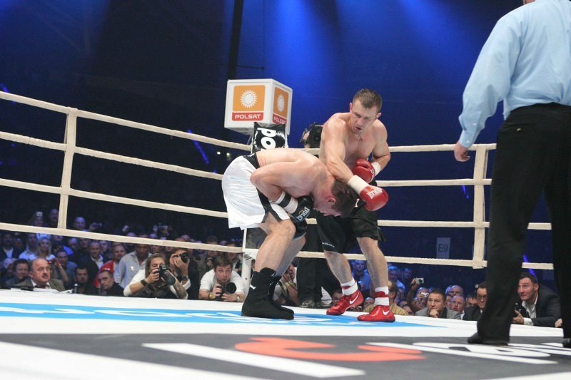Polsat Boxing Night
Runda 3, przewaga Adamka rośnie.