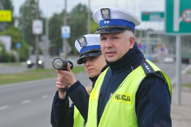 DrogówkaPatrol drogówki post. Anna Wójtowicz i aspirant Andrzej Pocznek