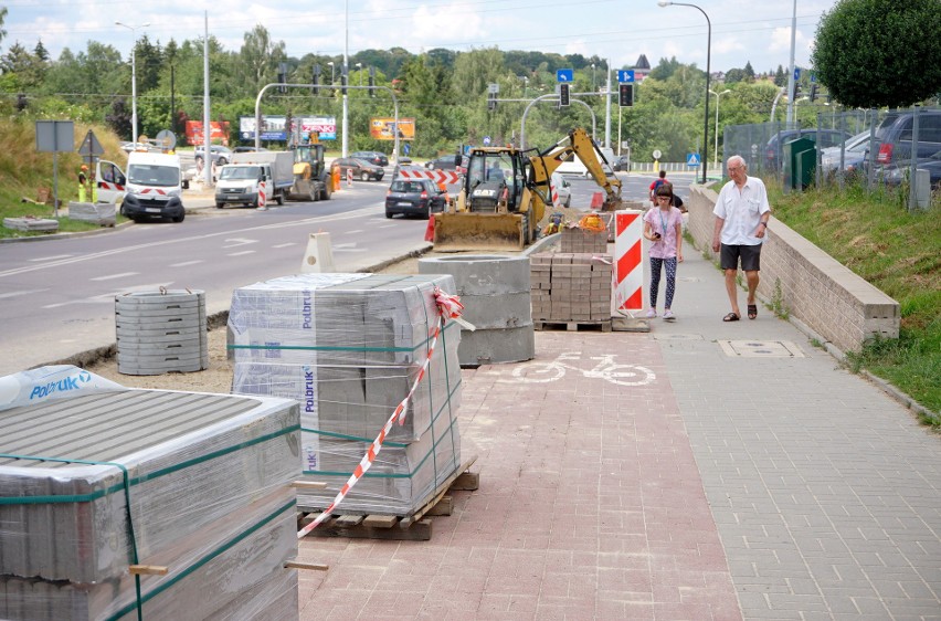 Jantarowa śpieszy się ze zmianami. Żeby od września dzieci nie spóźniały się do szkoła przy Berylowej