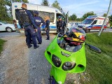 Motocyklista wpadł do rowu na Kamieńskiego. Został zatrzymany przez policję (ZDJĘCIA)