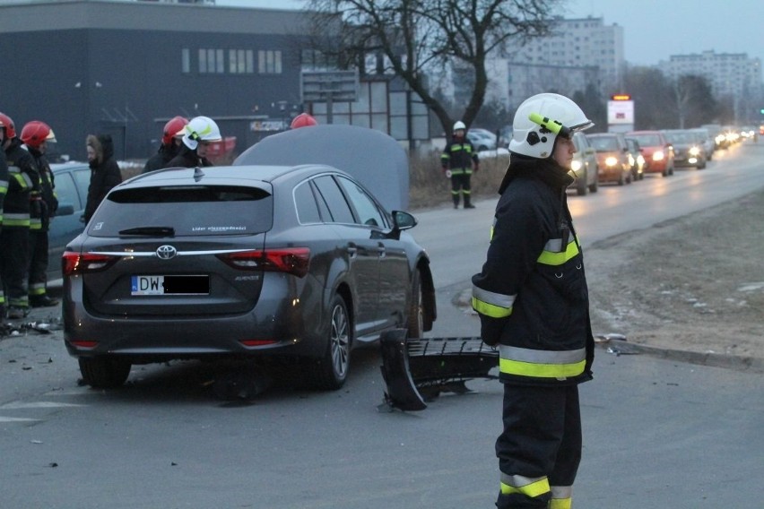 Wypadek na Kiełczowskiej. 5 osób rannych (ZDJĘCIA)